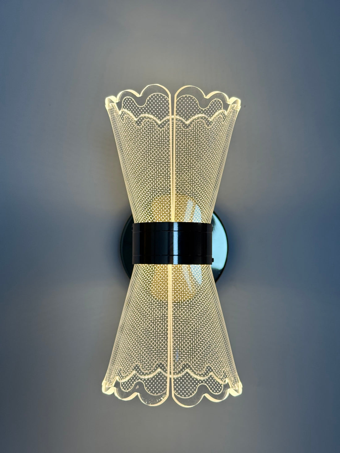 Versatile Acrylic Wall Lamp for Functional Workspaces