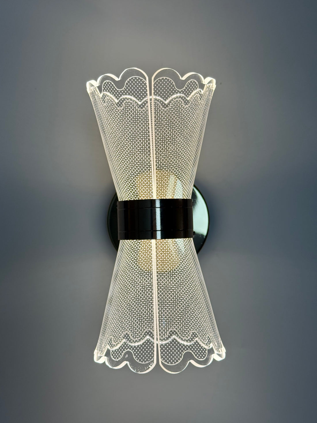 Versatile Acrylic Wall Lamp for Functional Workspaces