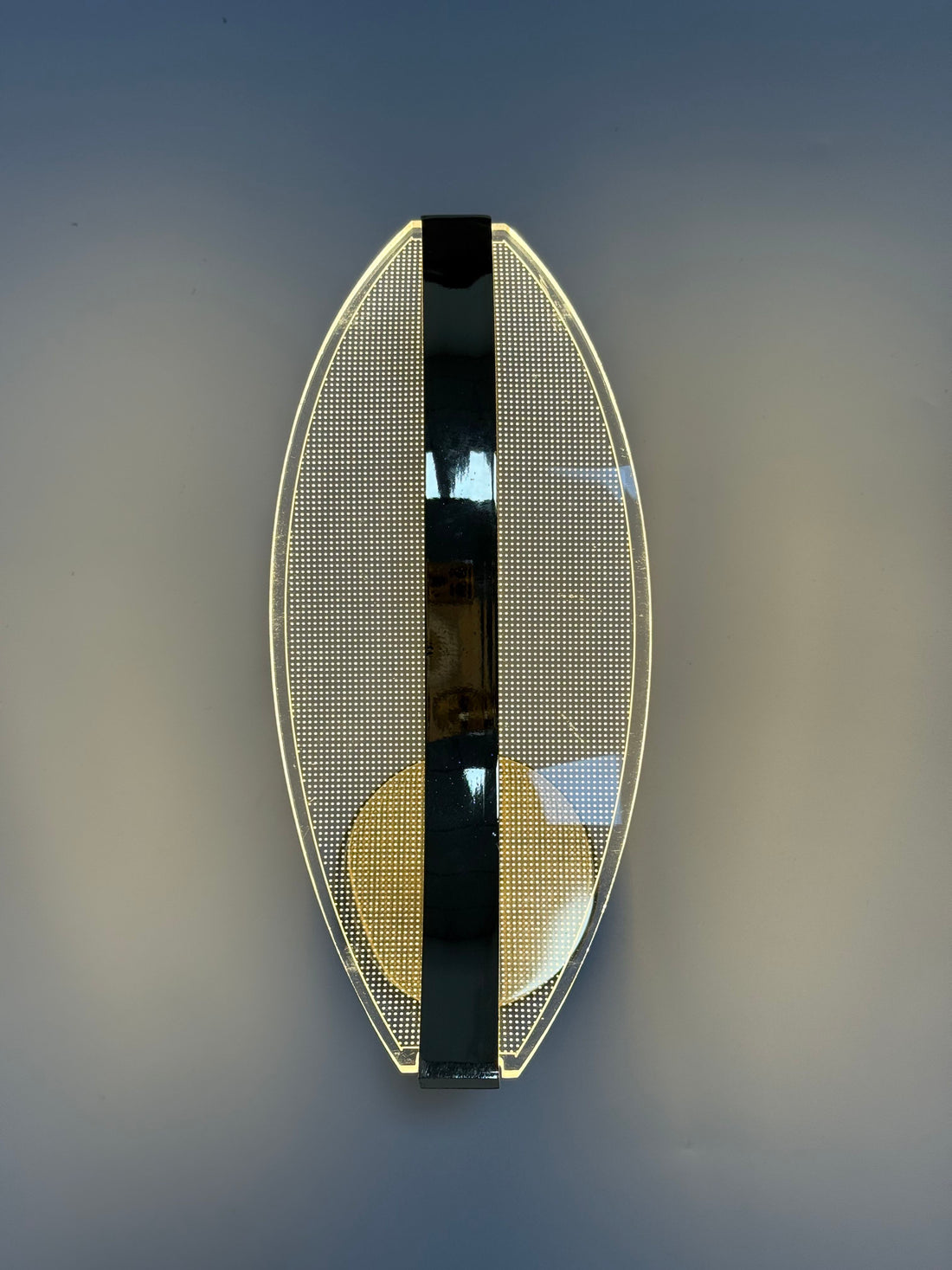 High-Quality Acrylic Wall Lamp for Sophisticated Dining Areas