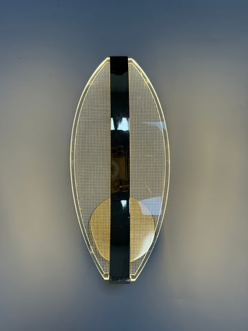 High-Quality Acrylic Wall Lamp for Sophisticated Dining Areas