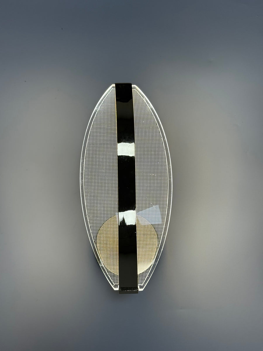 High-Quality Acrylic Wall Lamp for Sophisticated Dining Areas