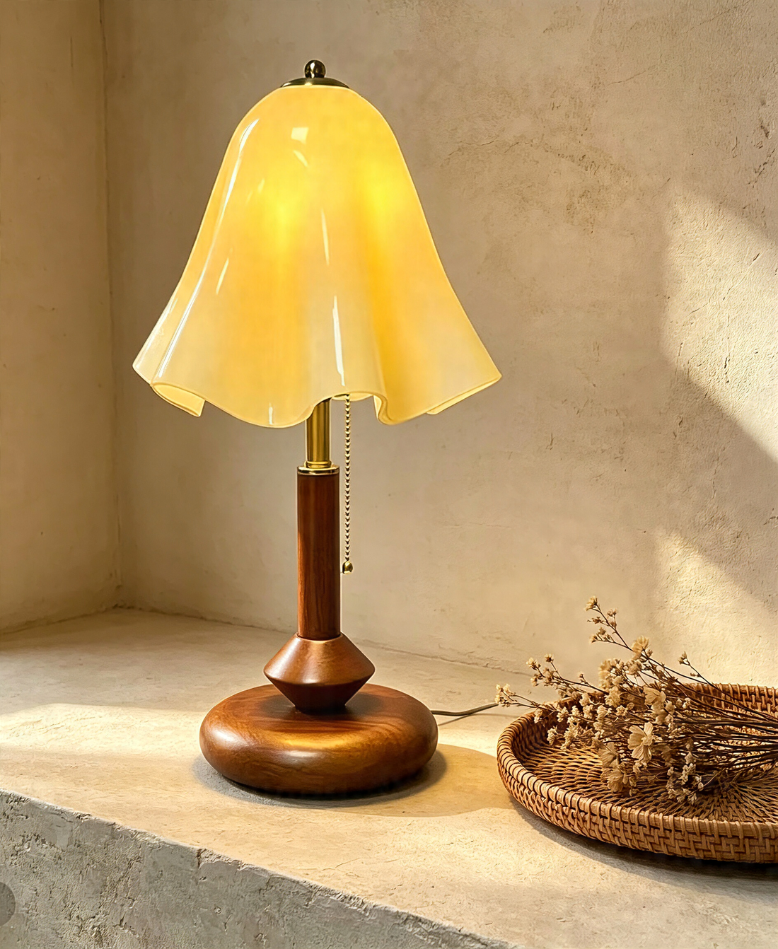 Classic Curved Stem Wood Nightstand Lamp, Retro Pull Chain Reading Lamp for Mid Century Living Room Decor